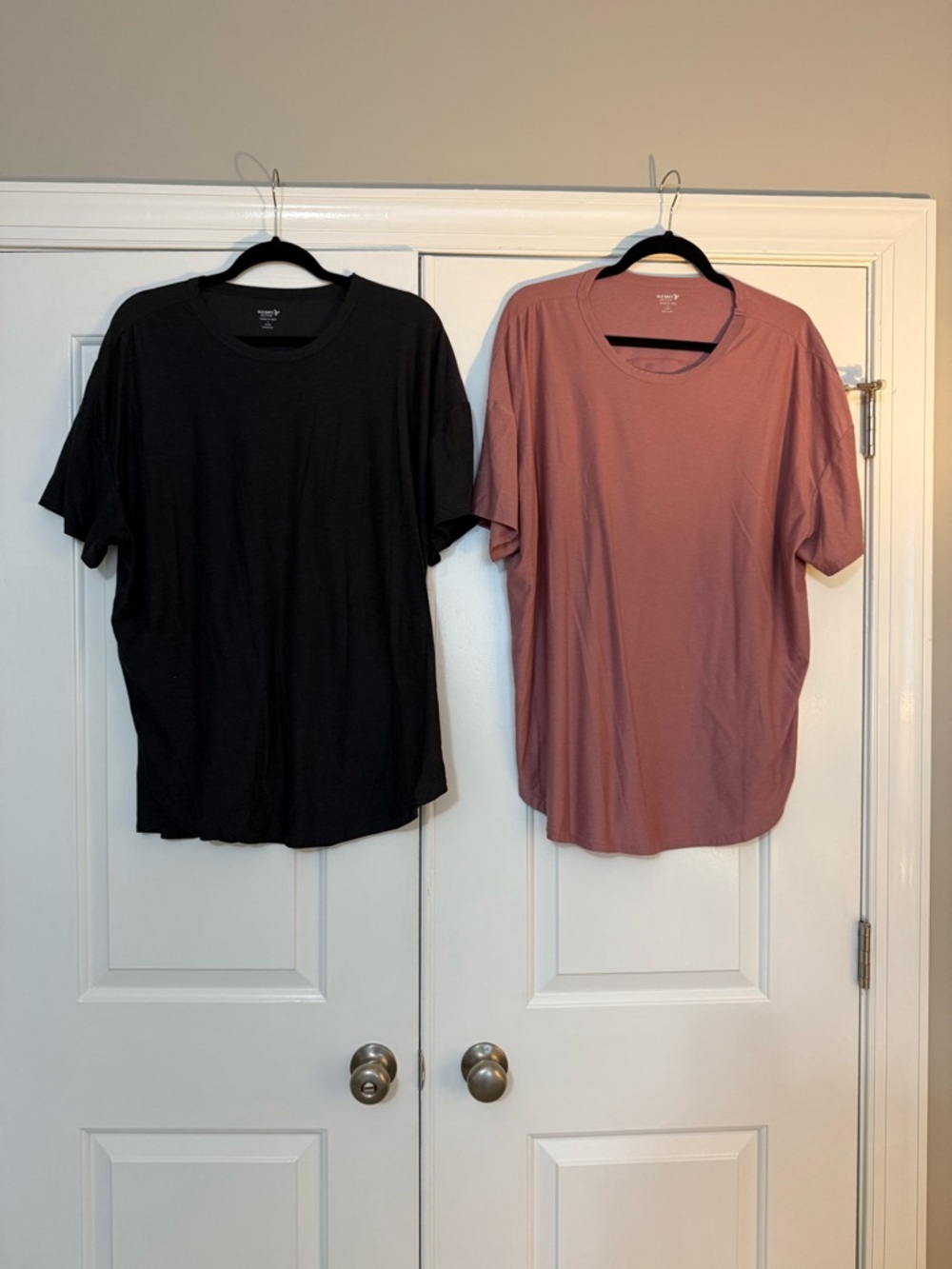 Athletic Crew Neck T-Shirt - Black and Dusty Rose